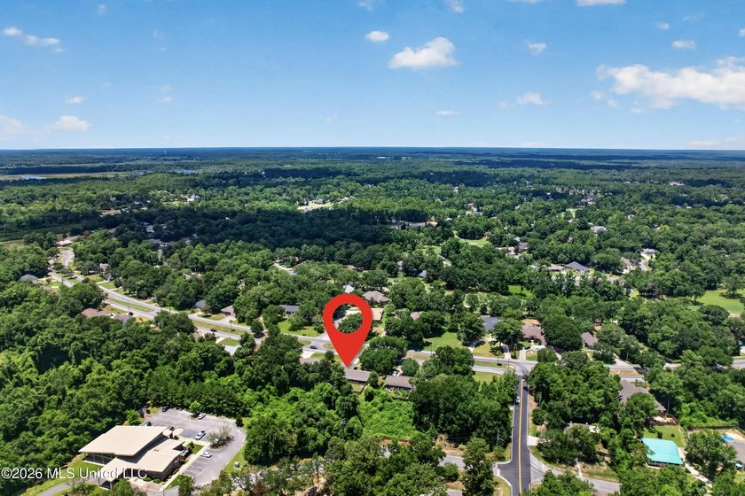 This well kept home is located close to shopping as well as golf - photo 43