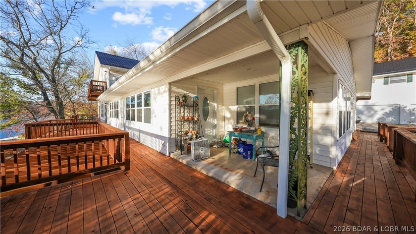 A must-see 10 Bedroom waterfront home. Check out this rare find - photo 47