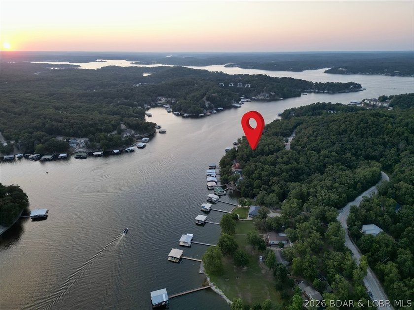 A must-see 10 Bedroom waterfront home. Check out this rare find - photo 49