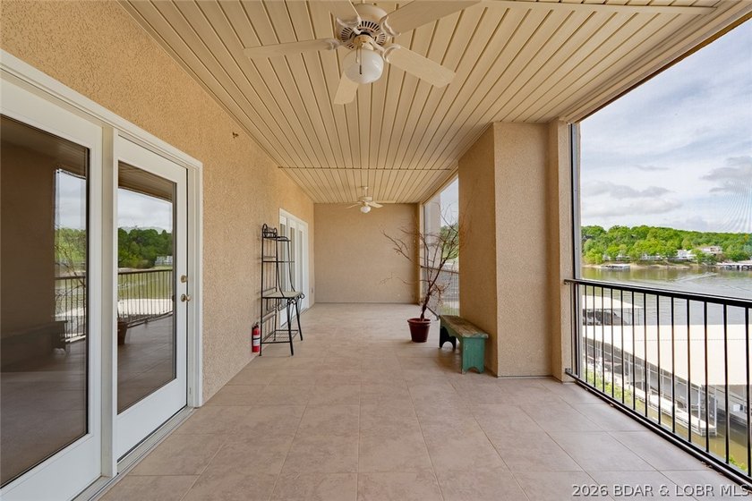 Experience low-maintenance lake living in this well-maintained - photo 20