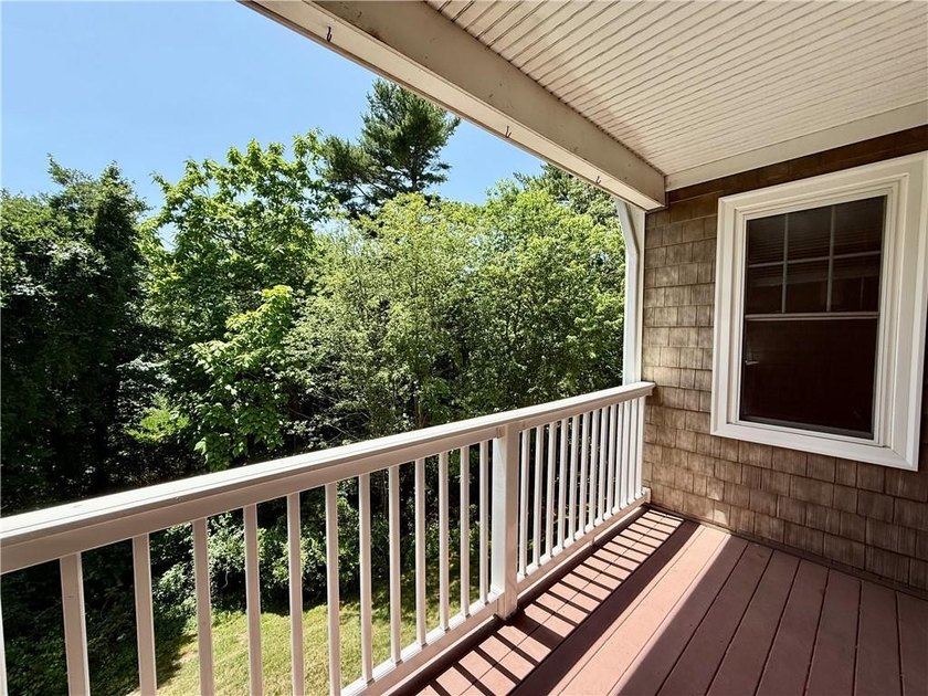 Welcome to this thoughtfully designed two bedroom, two bathroom - photo 18
