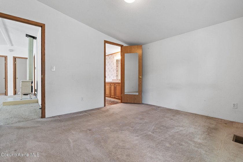 Move-in ready and full of versatility! Situated on a corner lot - photo 22