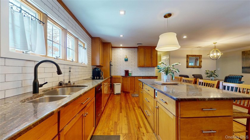 This beautiful ranch is set on .33 of an acre - photo 7