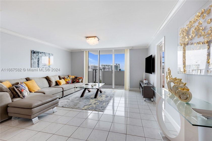 Welcome to your dream apartment in Aventura! This stunning - photo 2