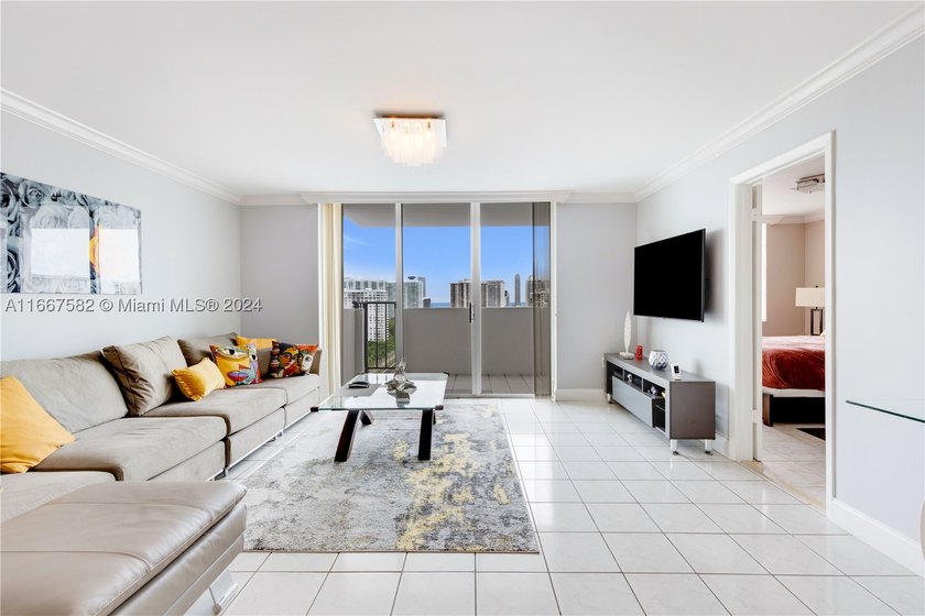 Welcome to your dream apartment in Aventura! This stunning - photo 3