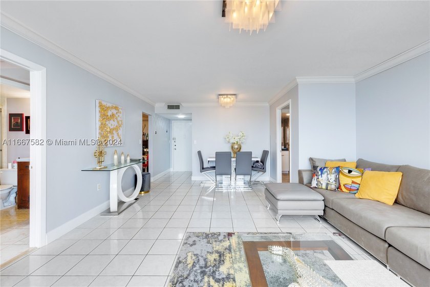 Welcome to your dream apartment in Aventura! This stunning - photo 7