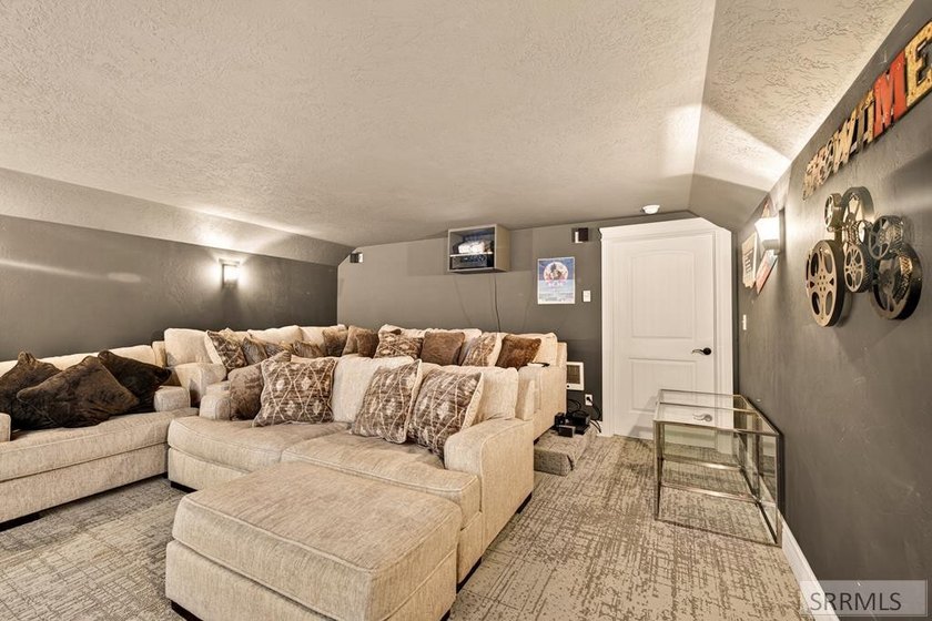 Designed for entertaining and grand scale living, this - photo 22