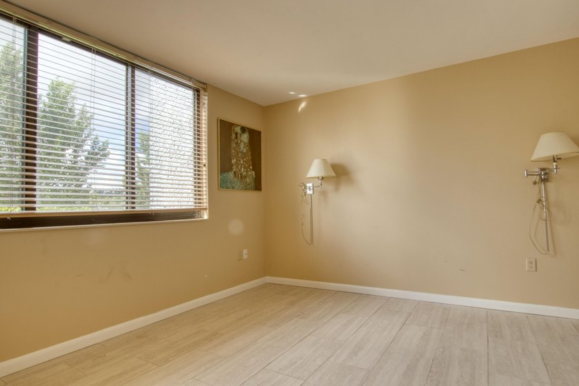 HUGE FIRST FLOOR 2/2 CONDO with a den that can be converted into - photo 7