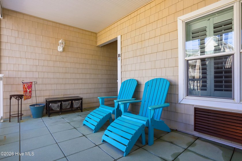 This beautifully updated ocean villa stands out from the rest in - photo 3