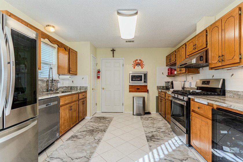 Seller said SELL! New roof before closing! Plus, the seller is - photo 6