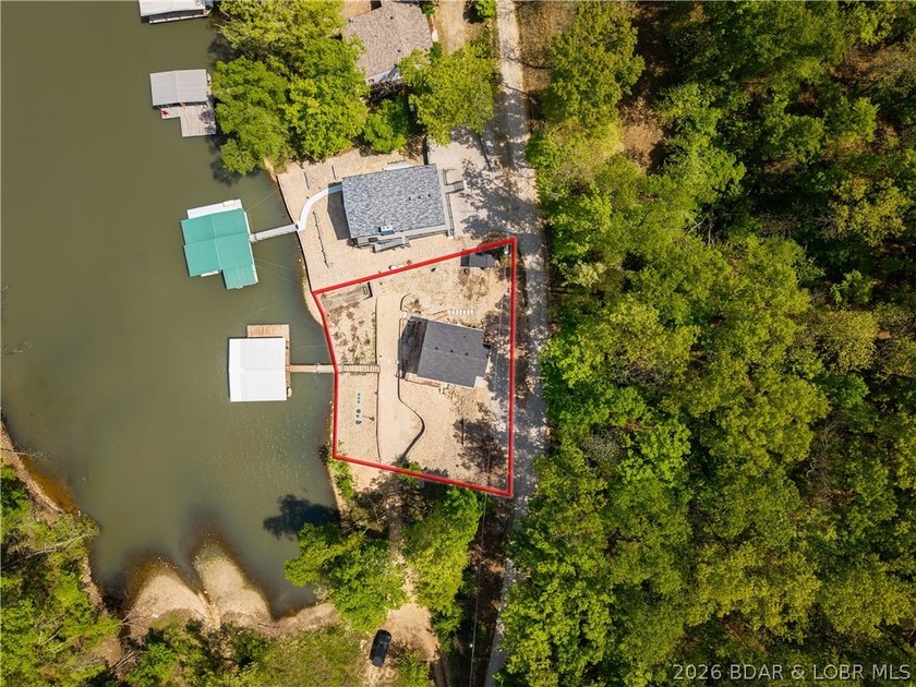 Cove location with 100 feet of lakefront, this beautifully - photo 28