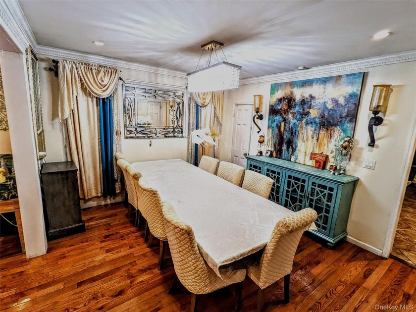 Beautifully Renovated Detached Colonial - This stunning - photo 5