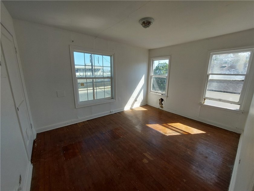 Prime Investor Opportunity: 3-Unit Fixer-Upper with Value-Add - photo 6