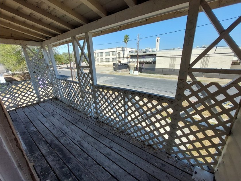 Prime Investor Opportunity: 3-Unit Fixer-Upper with Value-Add - photo 10