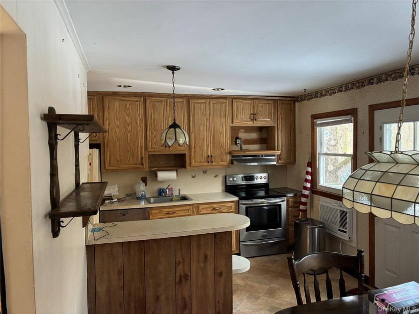 PRICED TO SELL Great starter home located just off the sunrise - photo 8