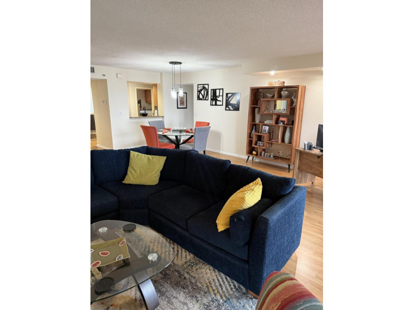 Beautifully upgraded 6th-floor condo in desirable Huntington - photo 13