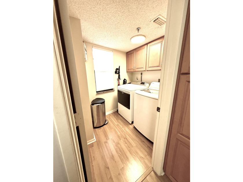 Beautifully upgraded 6th-floor condo in desirable Huntington - photo 18