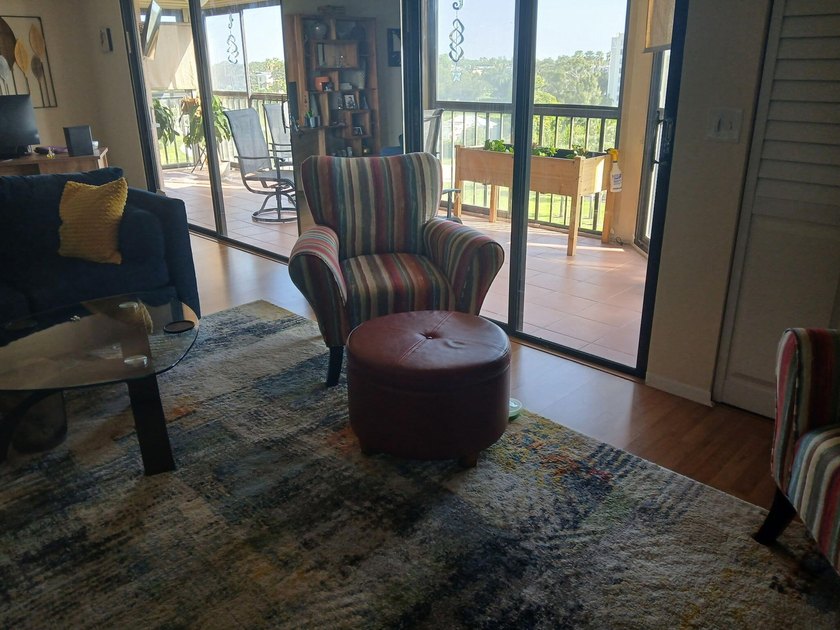 Beautifully upgraded 6th-floor condo in desirable Huntington - photo 20