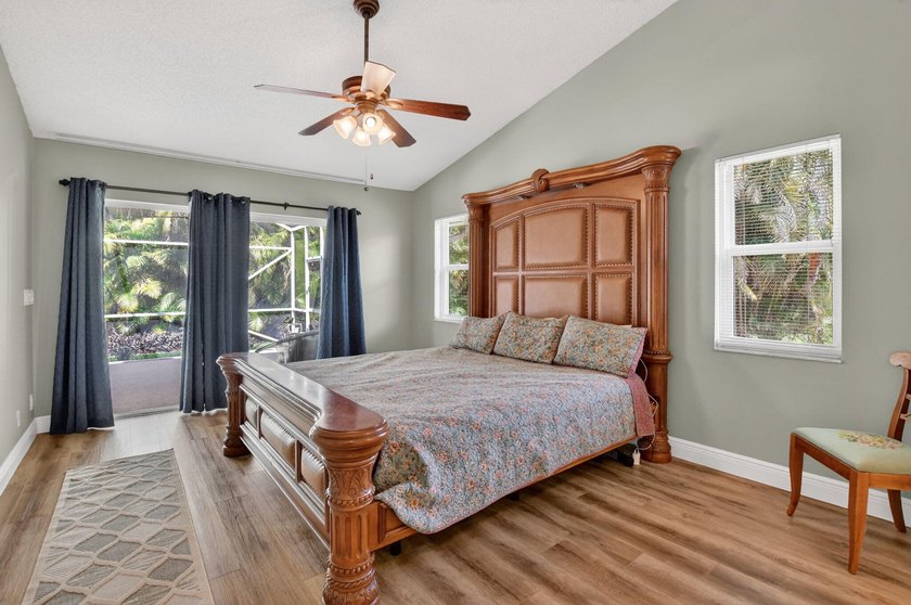 Welcome to this charming three-bedroom, two-bathroom - photo 36