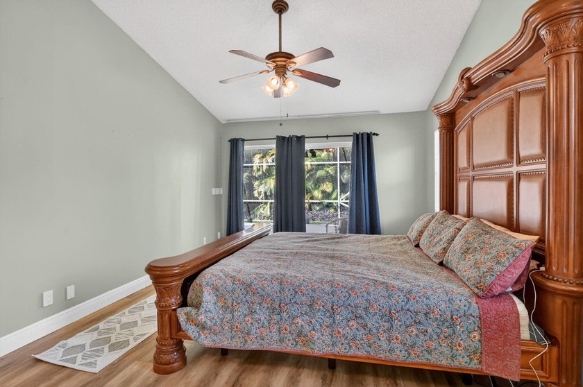 Welcome to this charming three-bedroom, two-bathroom - photo 38