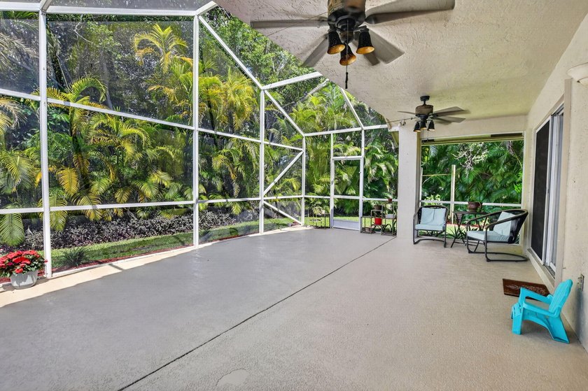 Welcome to this charming three-bedroom, two-bathroom - photo 42