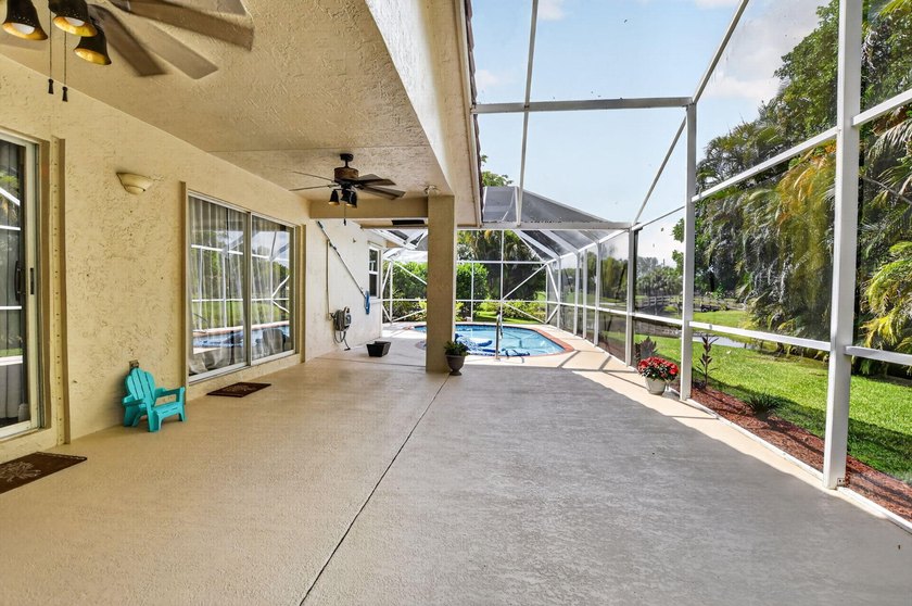 Welcome to this charming three-bedroom, two-bathroom - photo 44