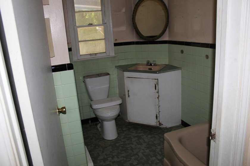3 Bed / 1 Bath with attached carport offering a great - photo 10