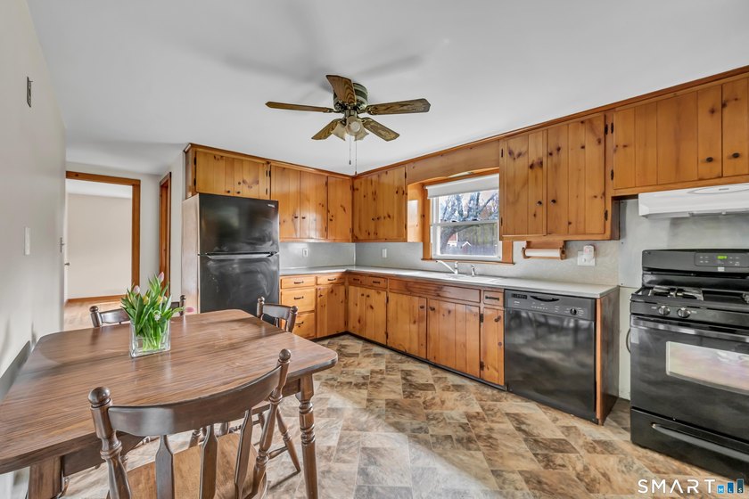 Charming 3 bedroom Cape offering comfortable living space &amp; - photo 7