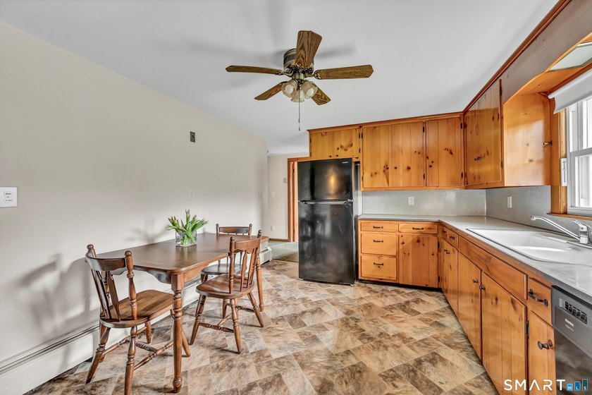 Charming 3 bedroom Cape offering comfortable living space &amp; - photo 8