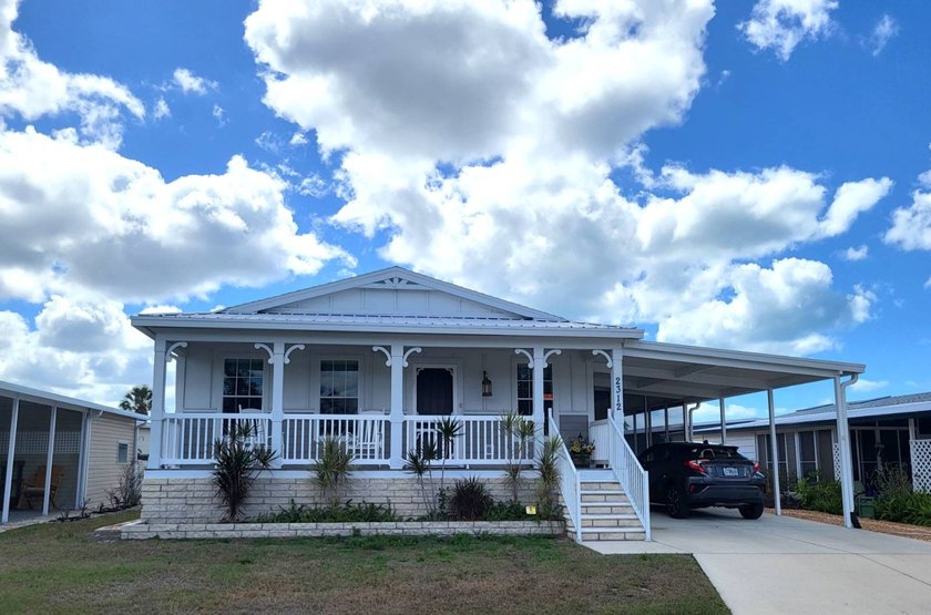 ABSOLUTELY STUNNING 2 BED, 2 BATH PALM HARBOR! This immaculate - photo 4