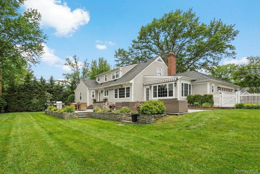 Located in the Village of Flower Hill, 38 Hewlett Lane is a - photo 3