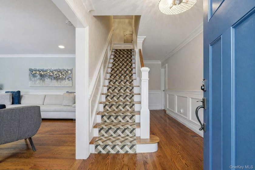 Located in the Village of Flower Hill, 38 Hewlett Lane is a - photo 5