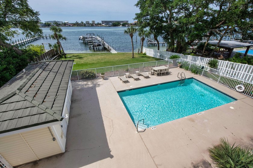 Welcome to an exceptional waterfront residence in the heart of - photo 47