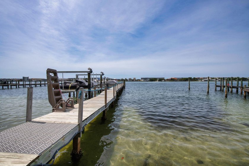 Welcome to an exceptional waterfront residence in the heart of - photo 50