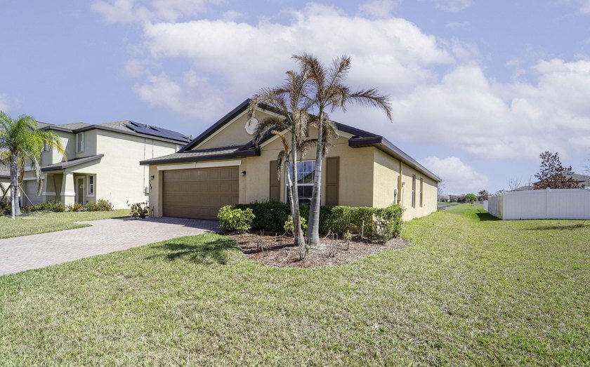 Beautiful updated 4 bedroom home in a gated community. New - photo 2
