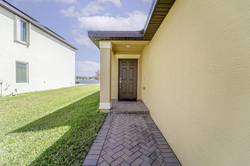 Beautiful updated 4 bedroom home in a gated community. New - photo 4