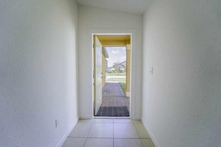 Beautiful updated 4 bedroom home in a gated community. New - photo 6