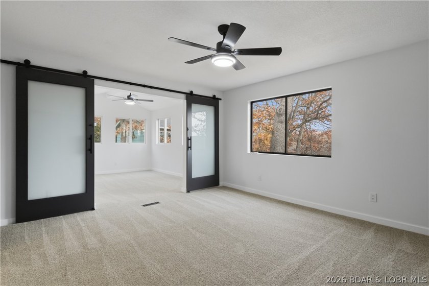 Newley Renovated Throughout!!!! Welcome to this stunning 4 - photo 11