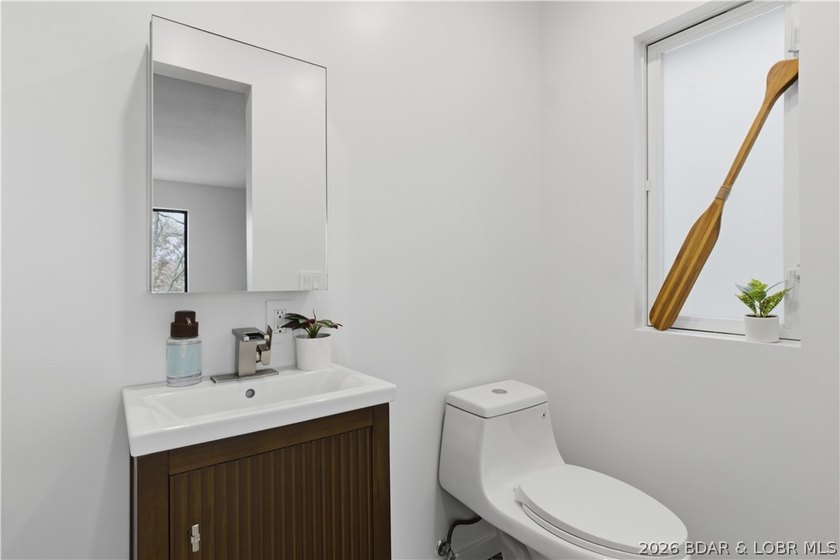 Newley Renovated Throughout!!!! Welcome to this stunning 4 - photo 13
