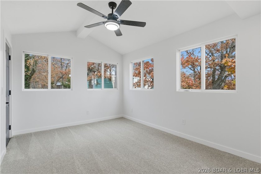 Newley Renovated Throughout!!!! Welcome to this stunning 4 - photo 15
