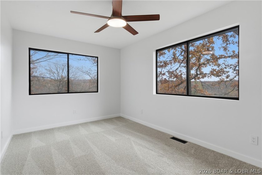 Newley Renovated Throughout!!!! Welcome to this stunning 4 - photo 18