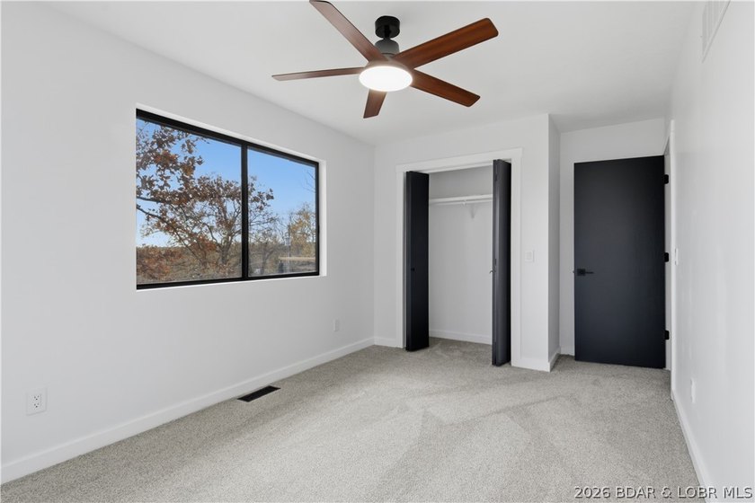 Newley Renovated Throughout!!!! Welcome to this stunning 4 - photo 19
