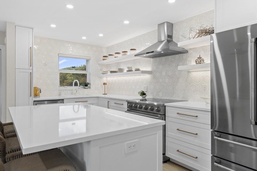 Wake up just steps from the Atlantic in this exquisite 2-bedroom - photo 9