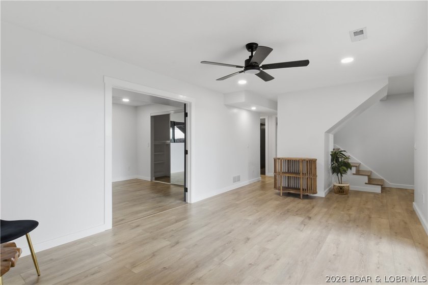 Newley Renovated Throughout!!!! Welcome to this stunning 4 - photo 20