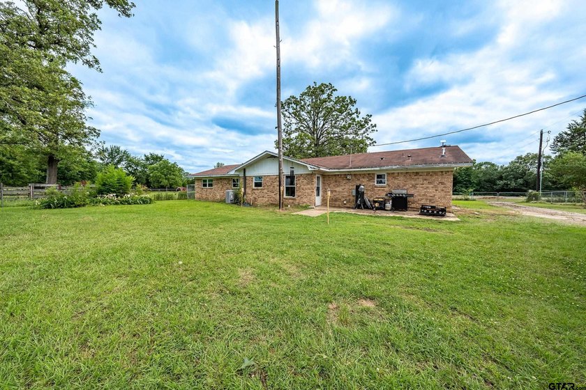 Escape the city life to the tranquility of East Texas with this - photo 22
