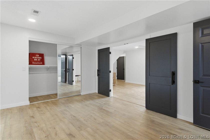 Newley Renovated Throughout!!!! Welcome to this stunning 4 - photo 23