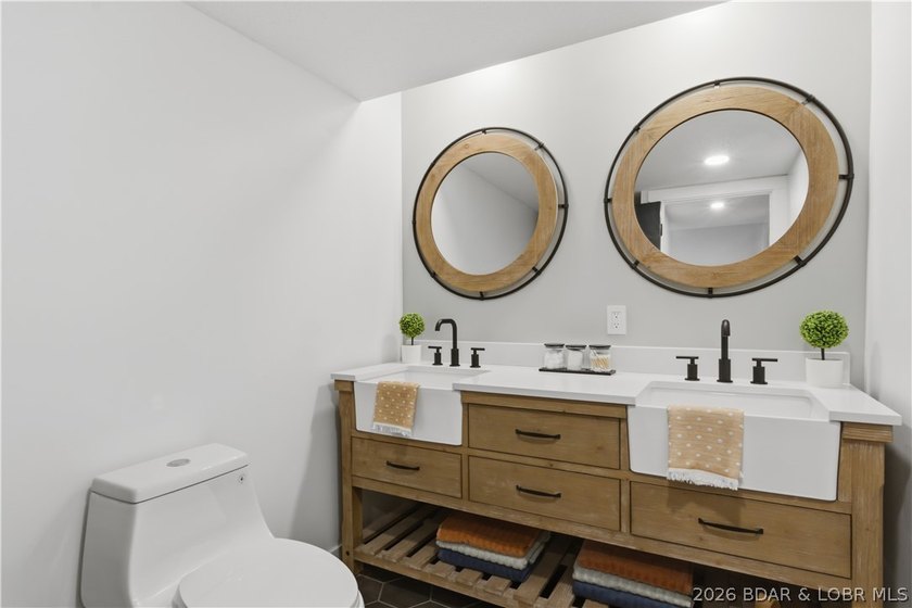Newley Renovated Throughout!!!! Welcome to this stunning 4 - photo 24