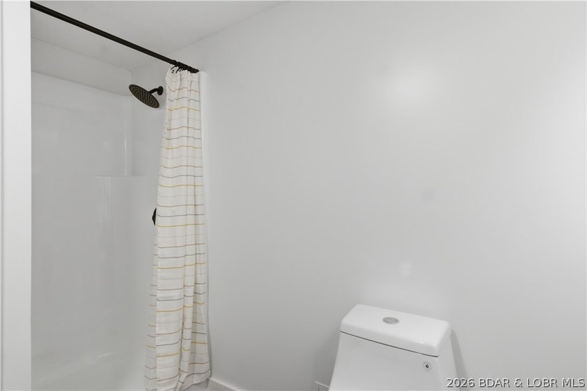 Newley Renovated Throughout!!!! Welcome to this stunning 4 - photo 25
