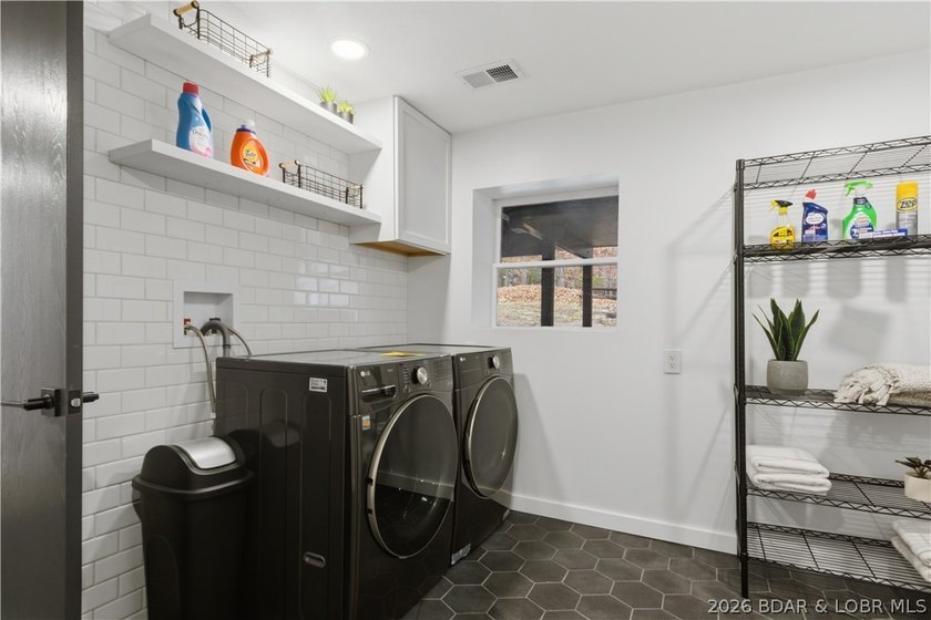Newley Renovated Throughout!!!! Welcome to this stunning 4 - photo 27