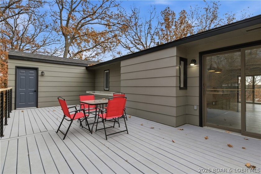 Newley Renovated Throughout!!!! Welcome to this stunning 4 - photo 32